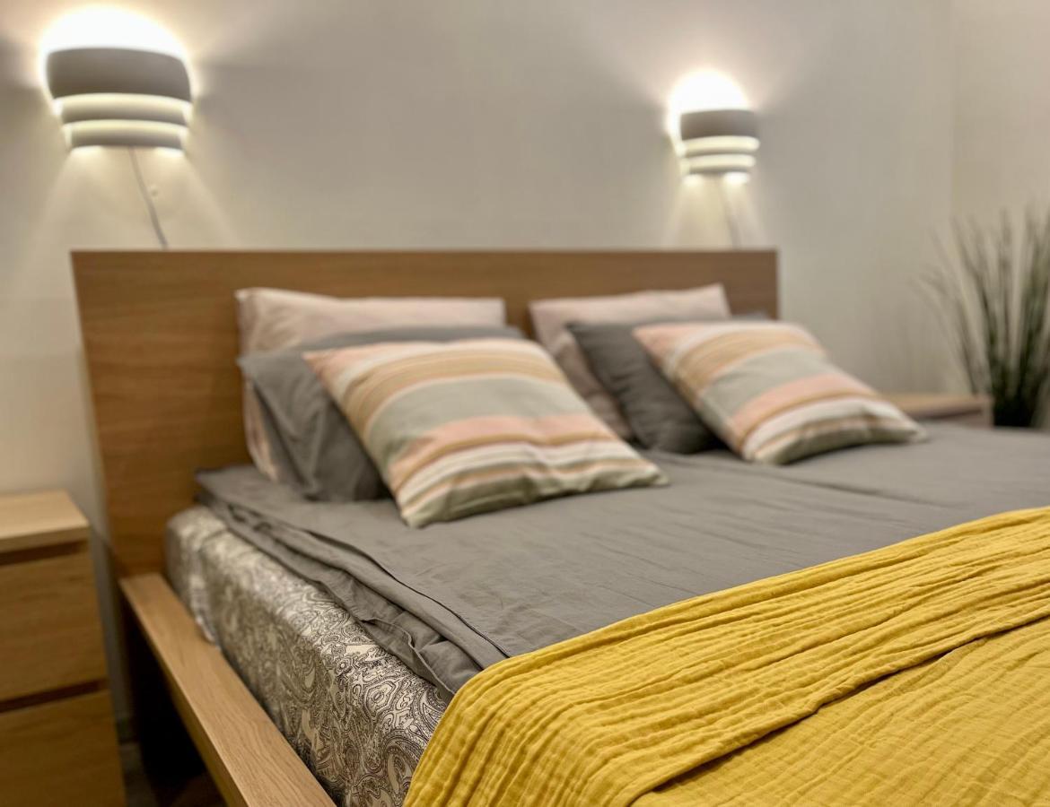 Cozy Vibes Like Home It Is Quiet Apartment With Three Bedrooms รีกา ภายนอก รูปภาพ