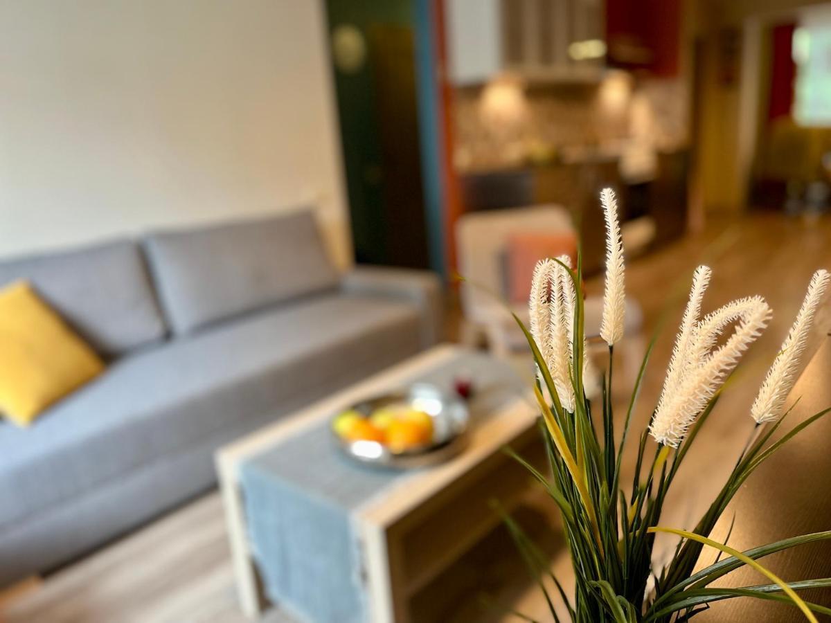 Cozy Vibes Like Home It Is Quiet Apartment With Three Bedrooms รีกา ภายนอก รูปภาพ